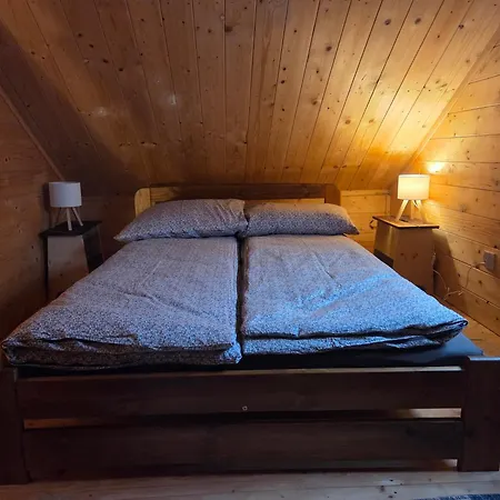 Sudecka Wiata-domki غووشيتسا